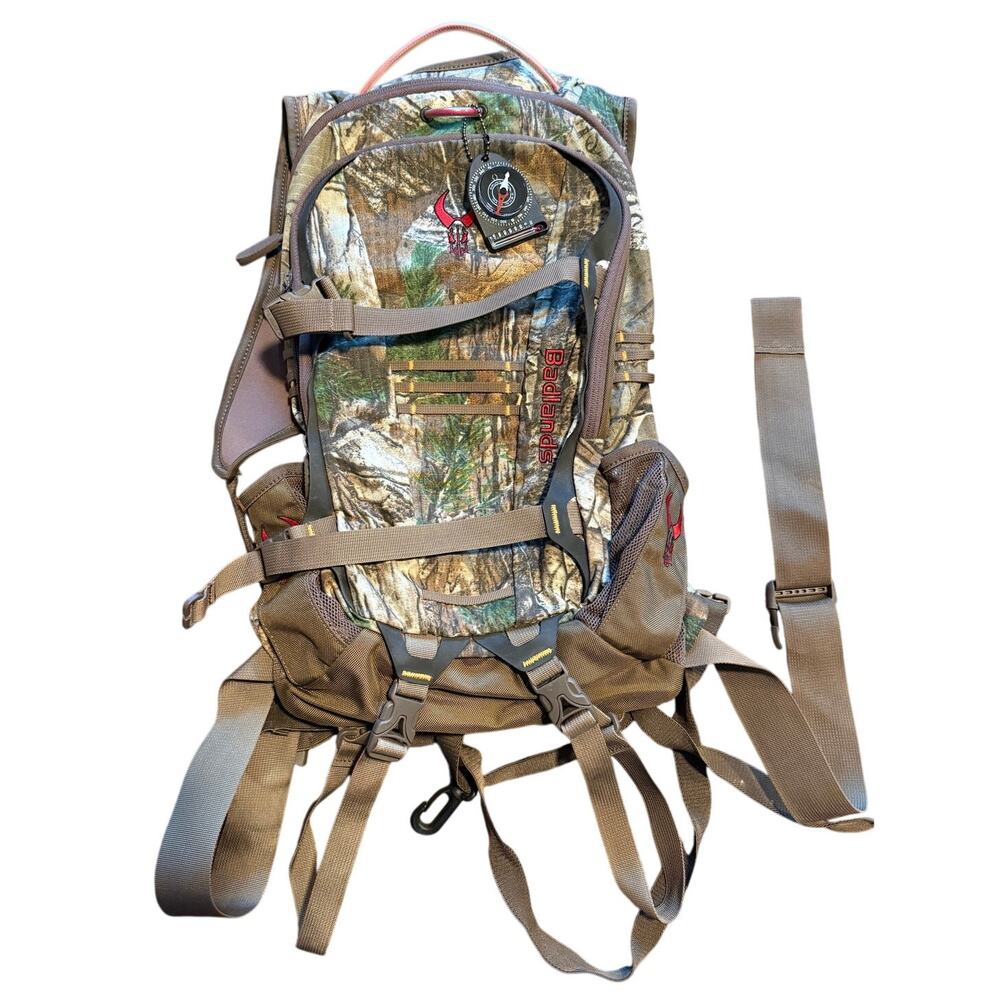 Badlands Hunting Real Tree Camo Backpack Hydration Pack w/ Compass (SG51)